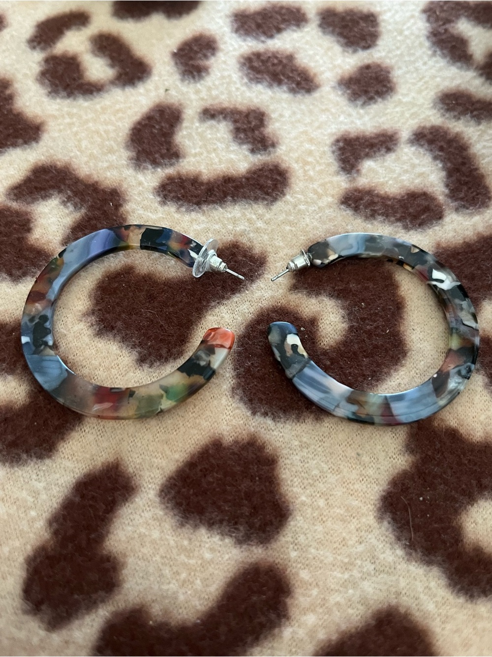 Multicolor Tortoise Resin Hoop Earrings - Lightweight Fashion Hoops